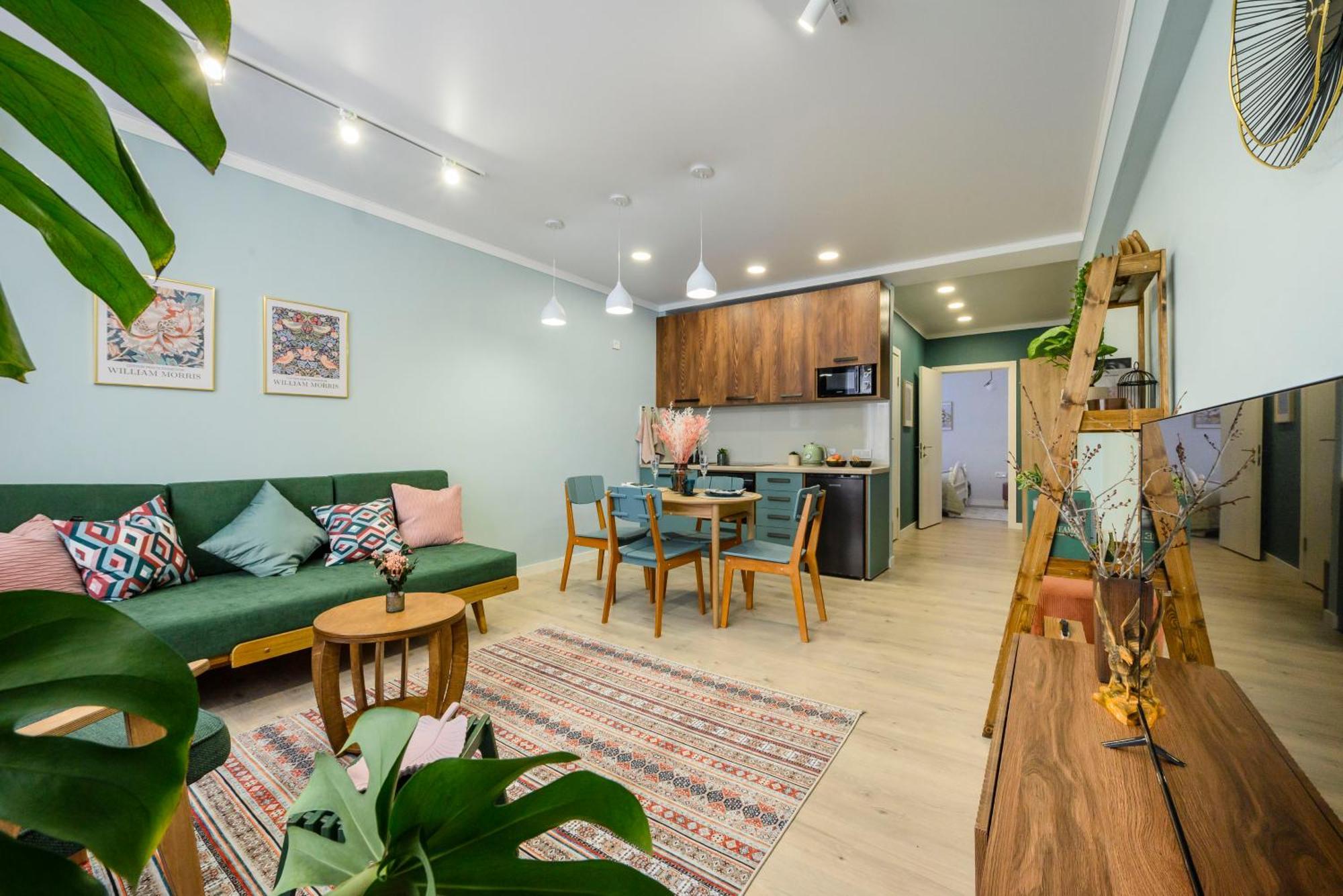 Mid-Century Charm Apartments В Центре Алматы Экстерьер фото